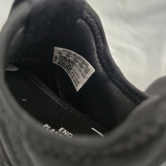 Adidas Black Sneakers Modern Slip-On Design - Picture 6 of 7